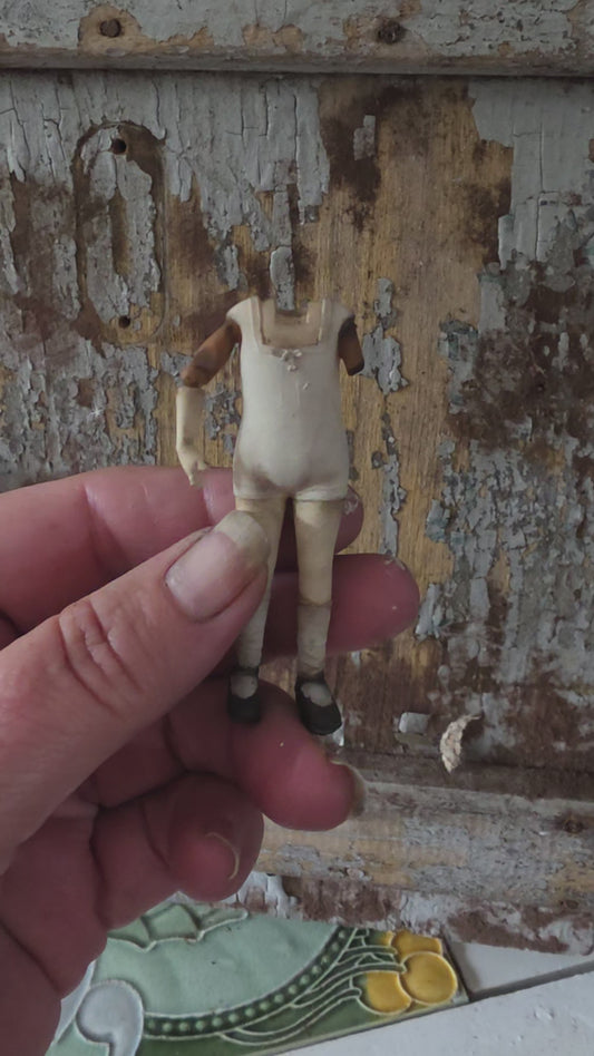 Shabby Miniatuur Paspop | Brocante Paspopje | Handbeschilderde Resin Miniatuur | Vintage Poppenhuis Decoratie | Eigen Ontwerp