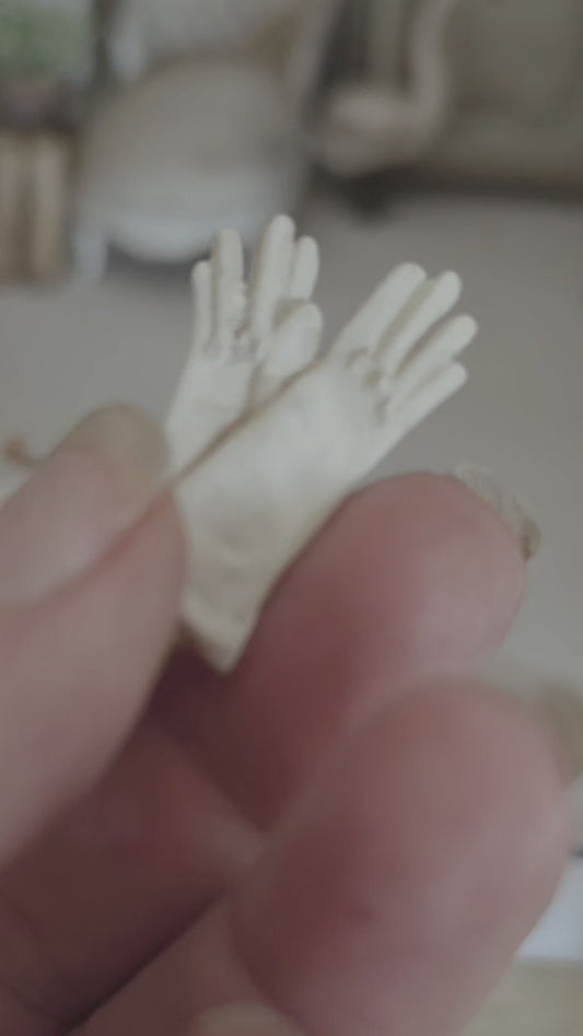 Miniatuur Elegante Handschoenen – Victoriaanse Brocante Luxe