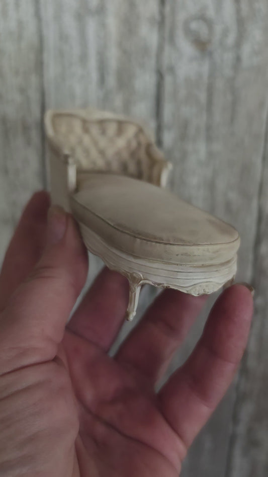 Luxe Miniatuur Chaise Longue | Elegante Brocante Stijl | Uniek Verzamelobject
