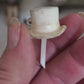 Miniatuur Elegant Hoedje met strik – Victoriaanse Brocante Charme