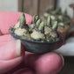 Miniatuur hyacinten druifjes in zinken schaaltje, schaal 1 op 12, poppenhuis, diorama