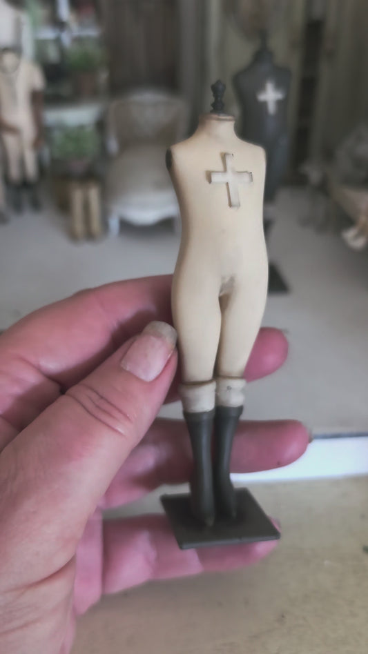 Miniatuur Napoleon Beige Popje – Stoere Franse Brocante Stijl