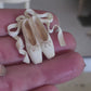 Miniatuur Balletschoentjes met Linten – Victoriaanse Elegantie
