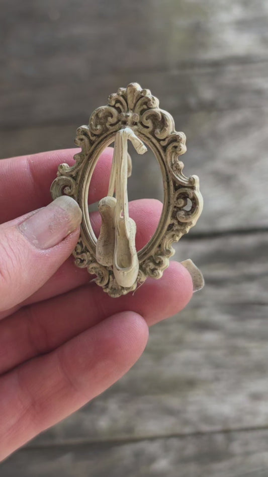 Miniatuur ovale Lijst met Balletspitzen – Romantische Balletdecoratie