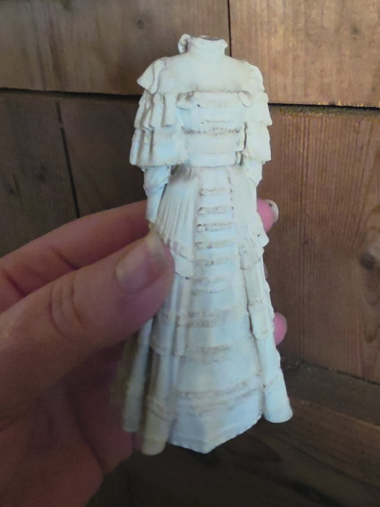 Miniatuur antieke kanten jurk op paspop schaal 1 12 poppenhuis accessoire vintage mode diorama