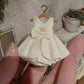 Miniatuur Kledinghanger met Romantisch Jurkje 1:12 | Handgemaakt & Handbeschilderd | Brocante Resin Jurk | Poppenhuis Decoratie