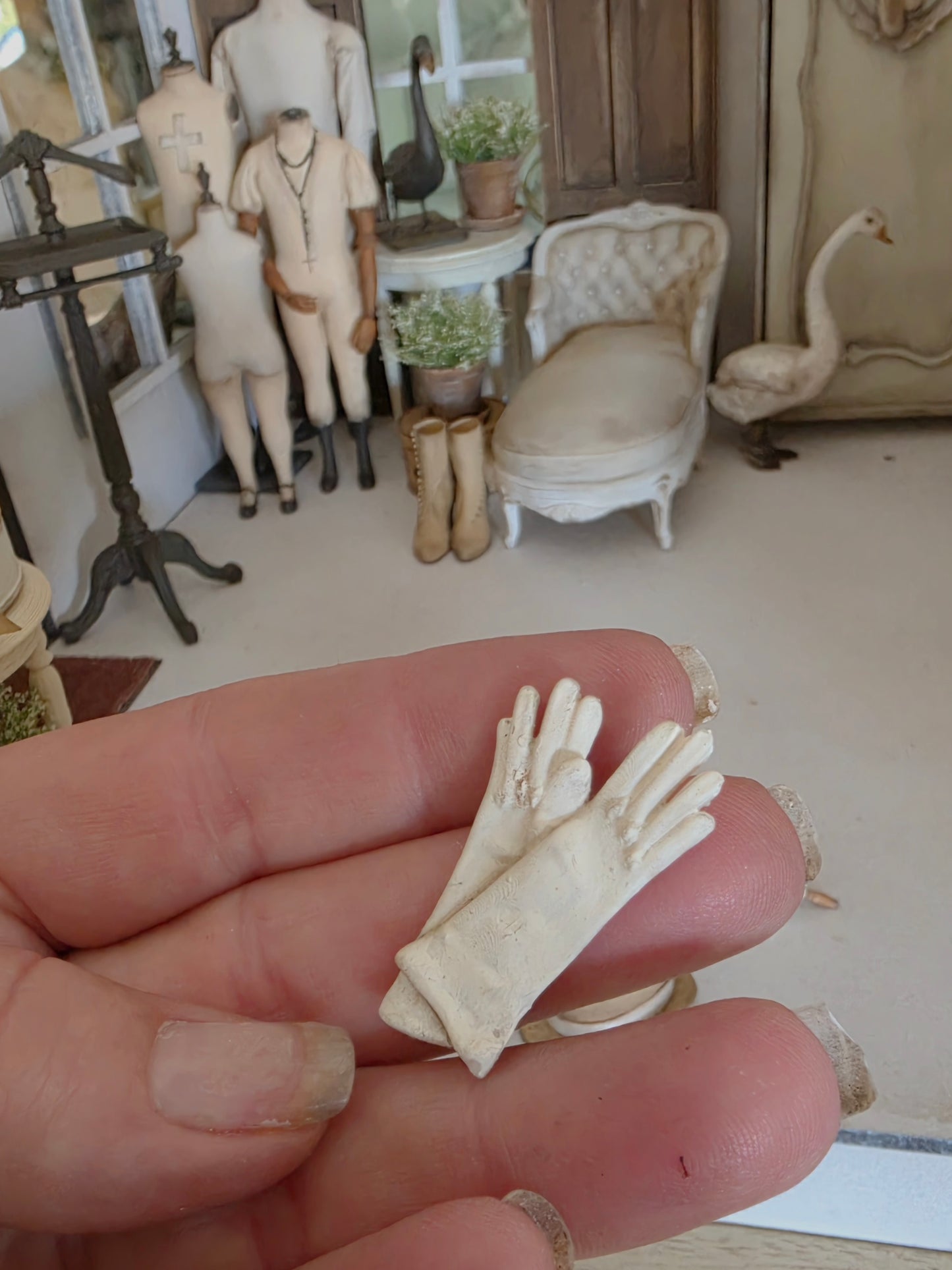 Miniatuur Elegante Handschoenen – Victoriaanse Brocante Luxe