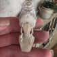 Miniatuur Brocante Hoedenhoofd met Marie Antoinette Pruik 1:12 | Handgemaakt & Handbeschilderd | Resin Paspop | Franse Brocante Poppenhuis Decoratie