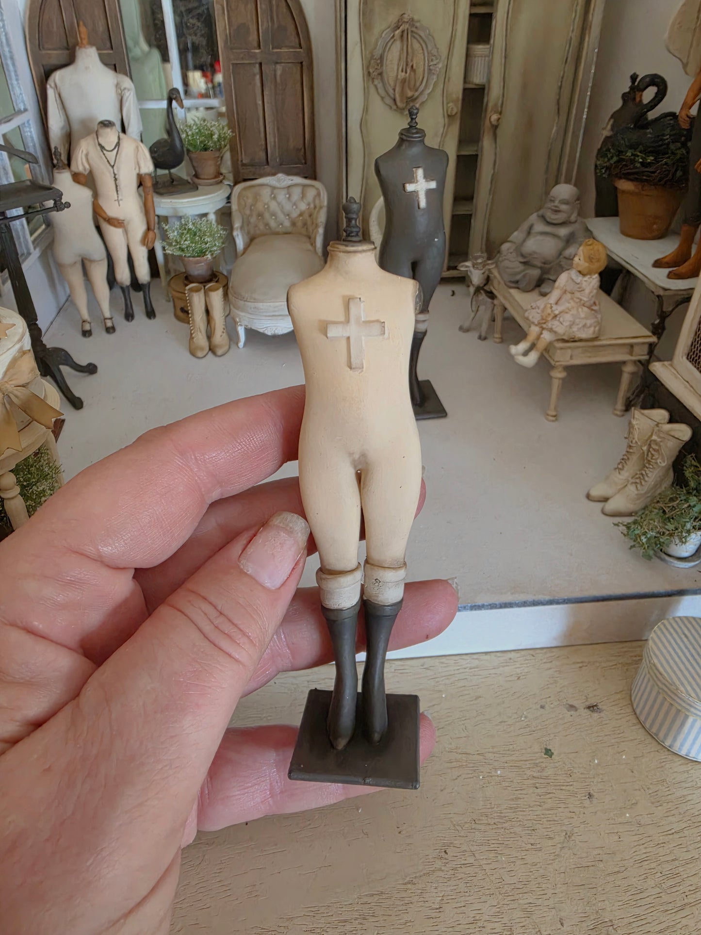 Miniatuur Napoleon Beige Popje – Stoere Franse Brocante Stijl