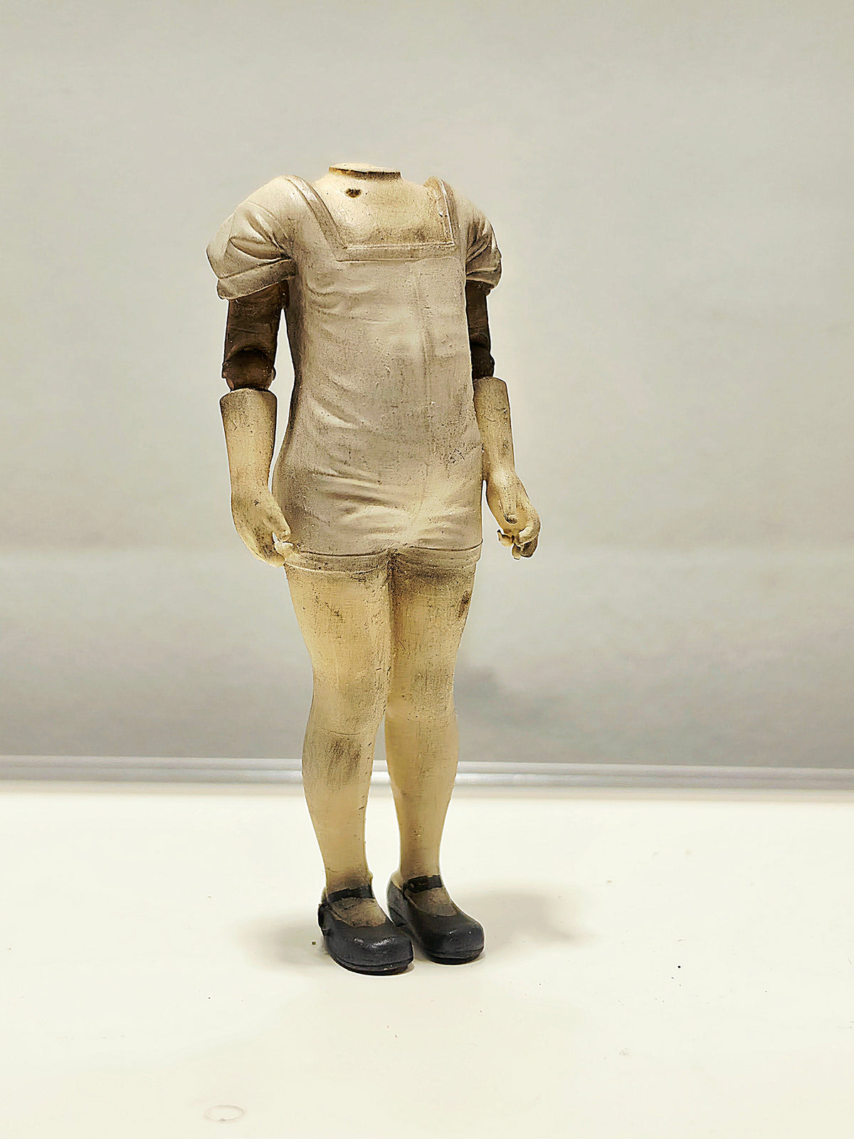 Miniatuur Kinderpaspopje met Buikje | Vintage Mannequin | Brocante Miniatuur | Handbeschilderd Resin