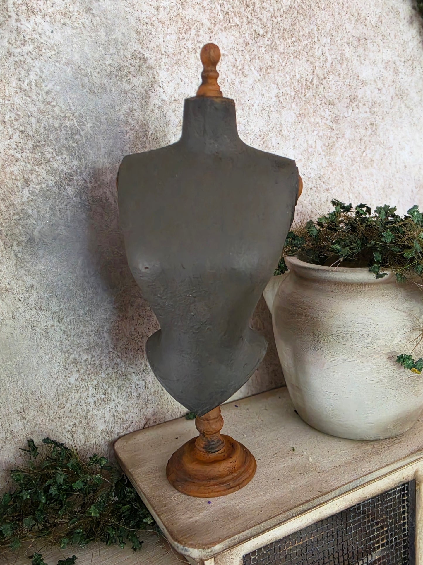 Miniatuur Puntbuste – Handgemaakt in Brocante Stijl 1:12