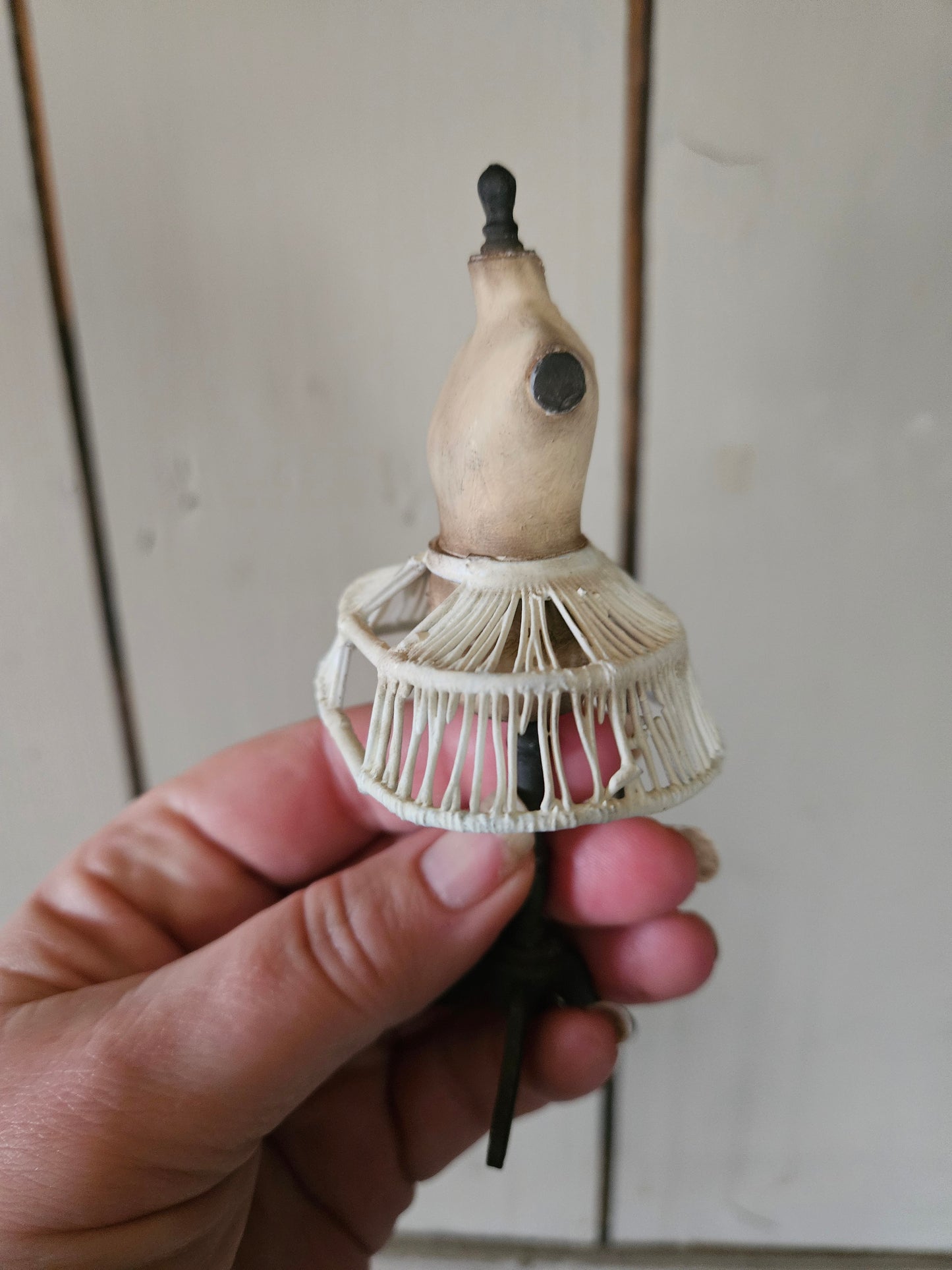 Miniatuur paspopje met crinoline
