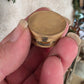 Miniatuur Brocante Ronde Koffertje 1:12 | Handgemaakt & Handbeschilderd | Resin Vintage Koffertje | Poppenhuis Accessoire