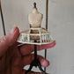 Miniatuur paspopje met crinoline