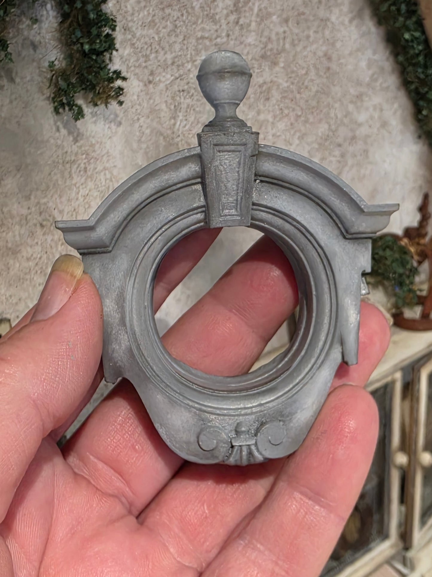 Miniatuur Brocante Ossenoog (Œil de Bœuf) Spiegel 1:12 | Handgemaakt & Handbeschilderd | Resin Franse Wandspiegel | Chateau Poppenhuis Decoratie