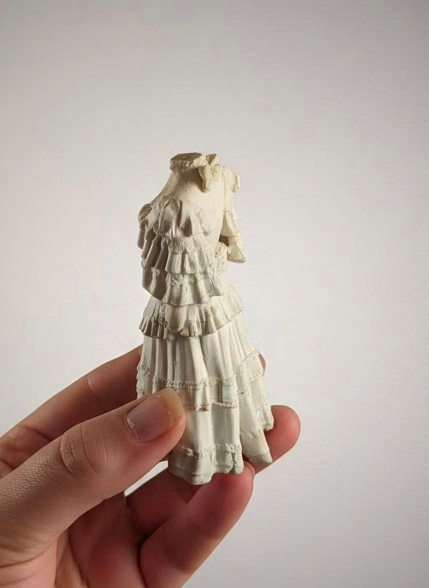 Miniatuur antieke kanten jurk op paspop schaal 1 12 poppenhuis accessoire vintage mode diorama