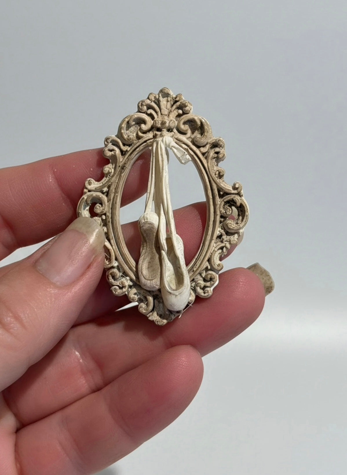Miniatuur ovale Lijst met Balletspitzen – Romantische Balletdecoratie