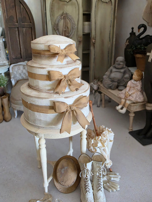 Miniatuur hoedendozen met strikken – brocante stijl