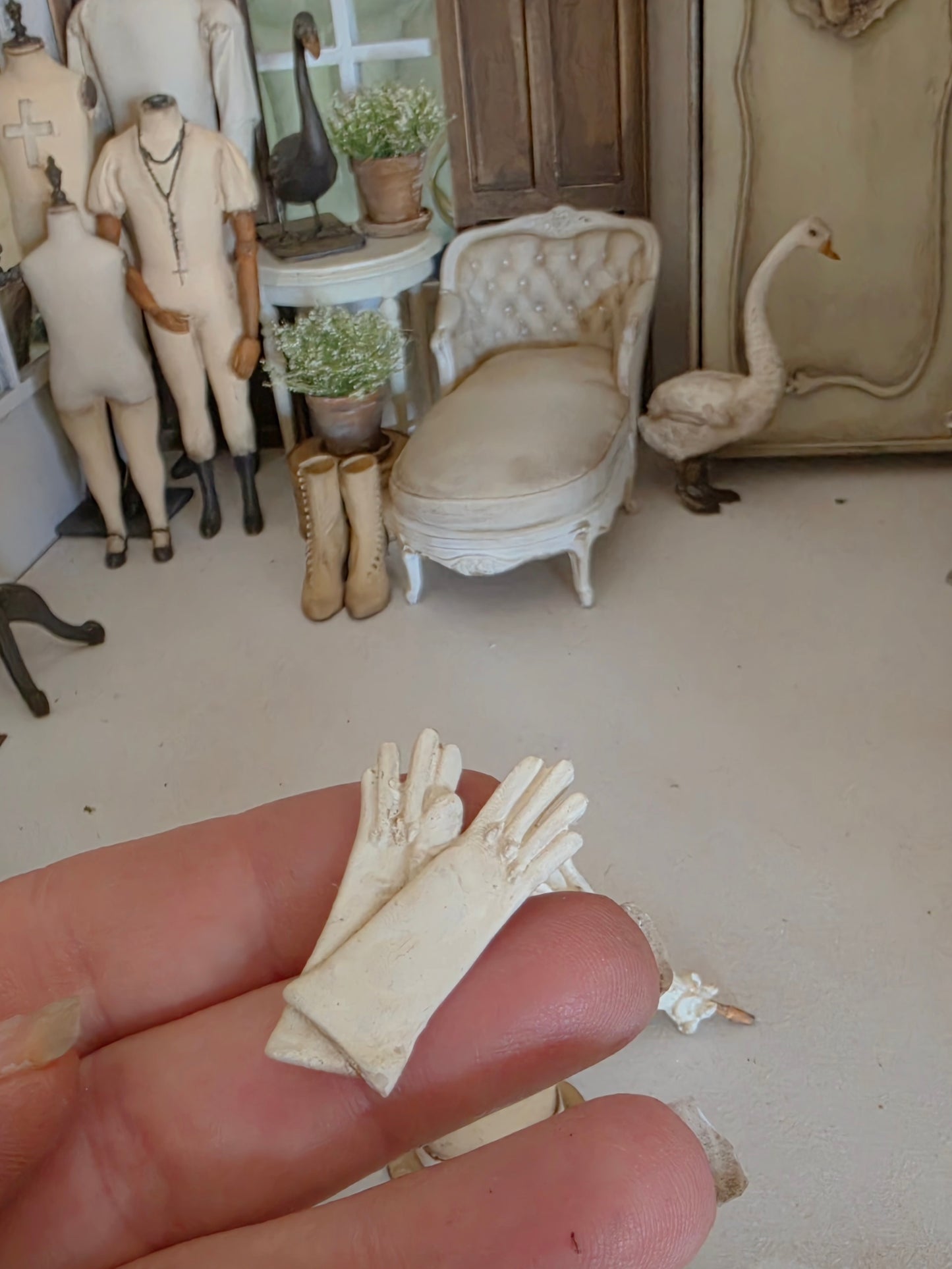 Miniatuur Elegante Handschoenen – Victoriaanse Brocante Luxe