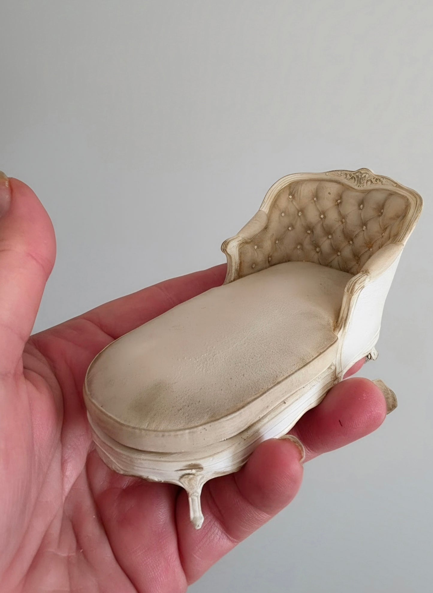 Luxe Miniatuur Chaise Longue | Elegante Brocante Stijl | Uniek Verzamelobject