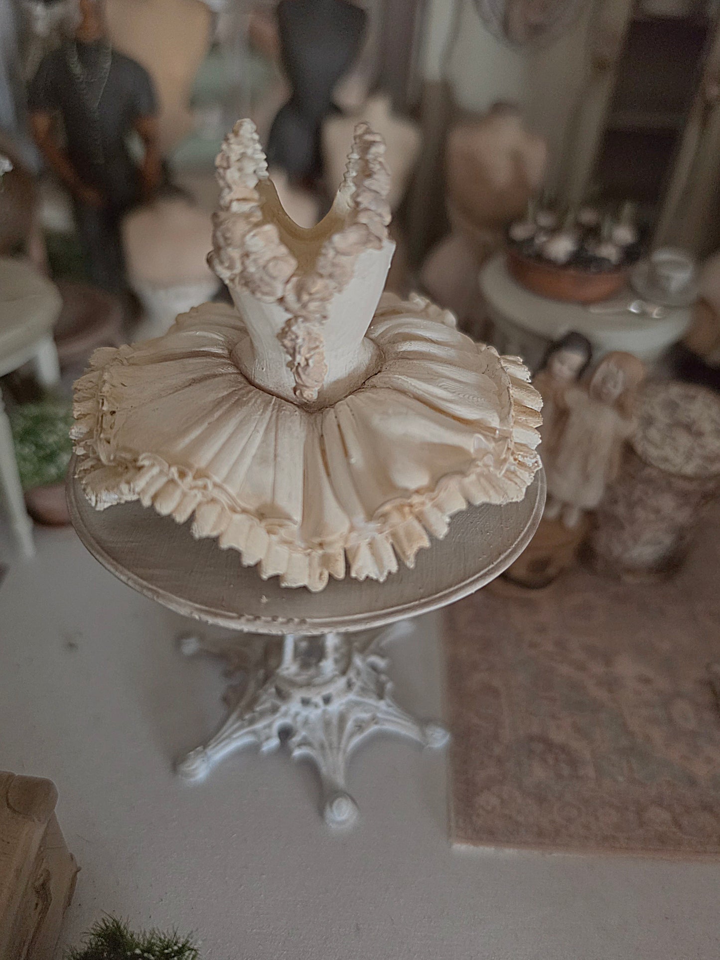 Miniatuur Victoriaanse Ballet Tutu – Schaal 1:12 – Handgemaakt & Handbeschilderd