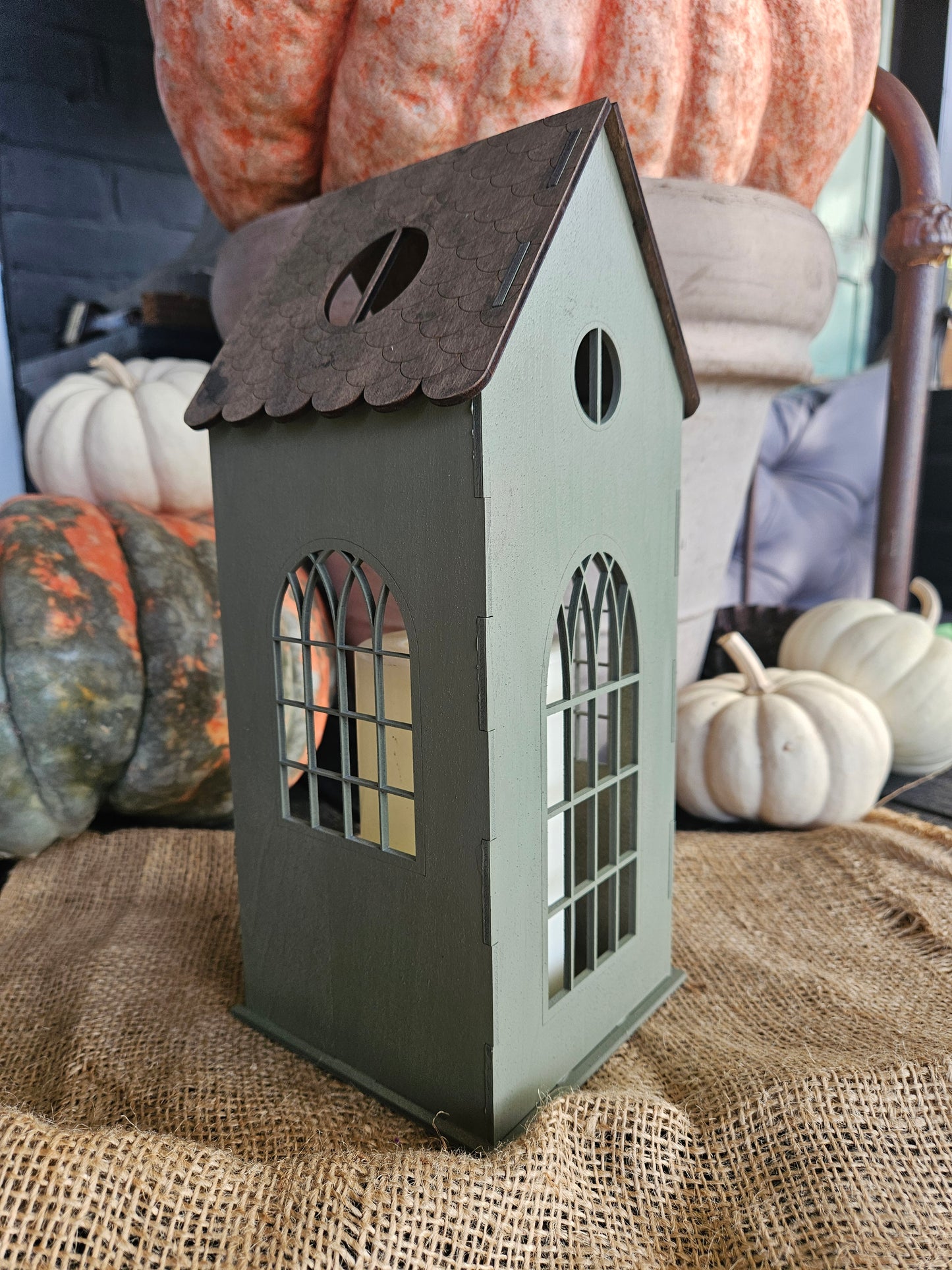 Deco huisje groen, gotisch, groot