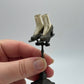 Miniatuur Oude Schoenenstandaard – Victoriaanse Winkelcharme