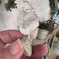 Miniatuur Brocante Hoedenhoofd met Marie Antoinette Pruik 1:12 | Handgemaakt & Handbeschilderd | Resin Paspop | Franse Brocante Poppenhuis Decoratie