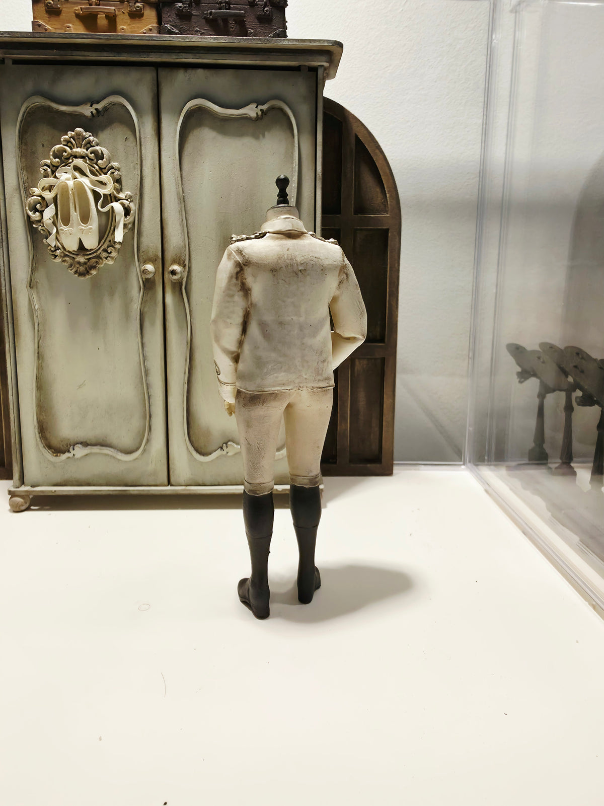 Miniatuur Napoleontisch Uniform op Paspop | Historisch Officierskostuum | Brocante Miniatuur | Handbeschilderd Resin