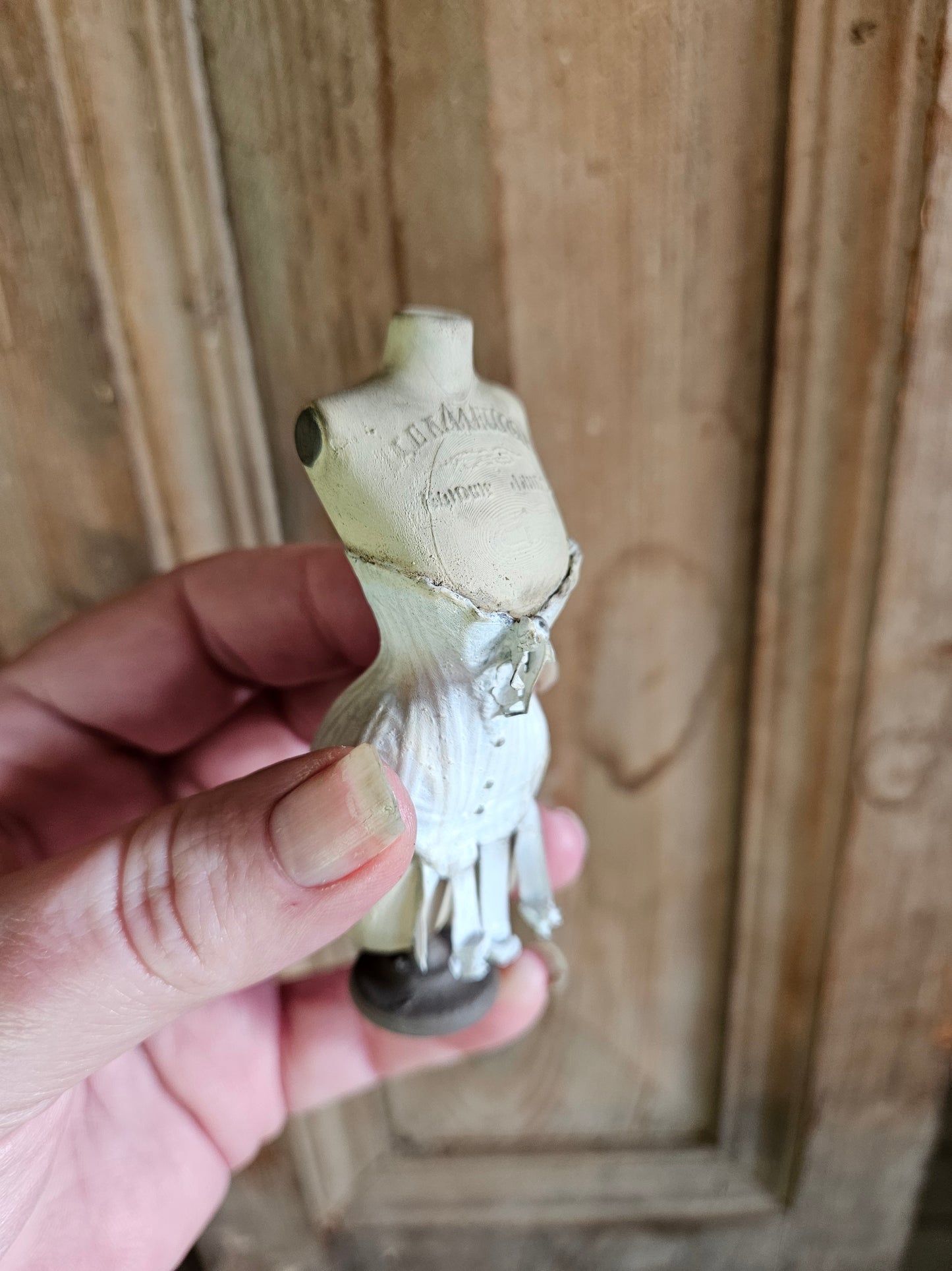 Handbeschilderde Miniatuur Corsetbuste met Corset – Schaal 1:12 – Unieke Franse Atelier Decoratie, poppenhuis, diorama