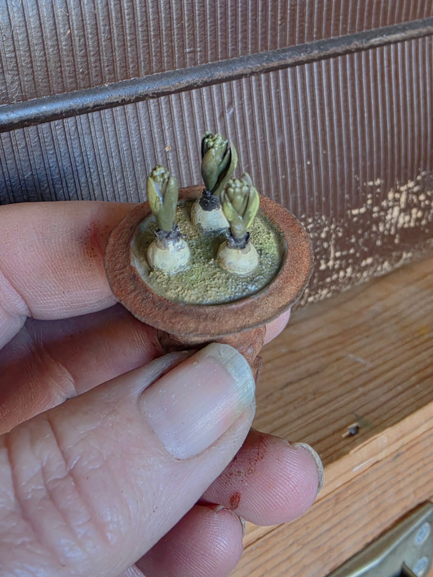 Miniatuur Hyacint in roest vaas, schaal 1 op 12, poppenhuis, diorama