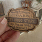 Miniatuur Vintage Reclamebord "Drug Store" – Handgemaakt in Brocante Stijl 1:12