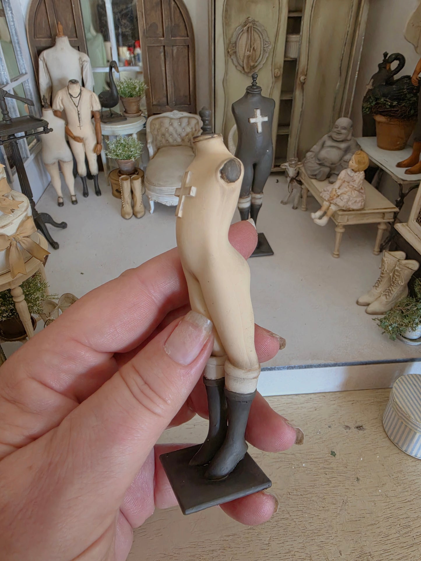 Miniatuur Napoleon Beige Popje – Stoere Franse Brocante Stijl
