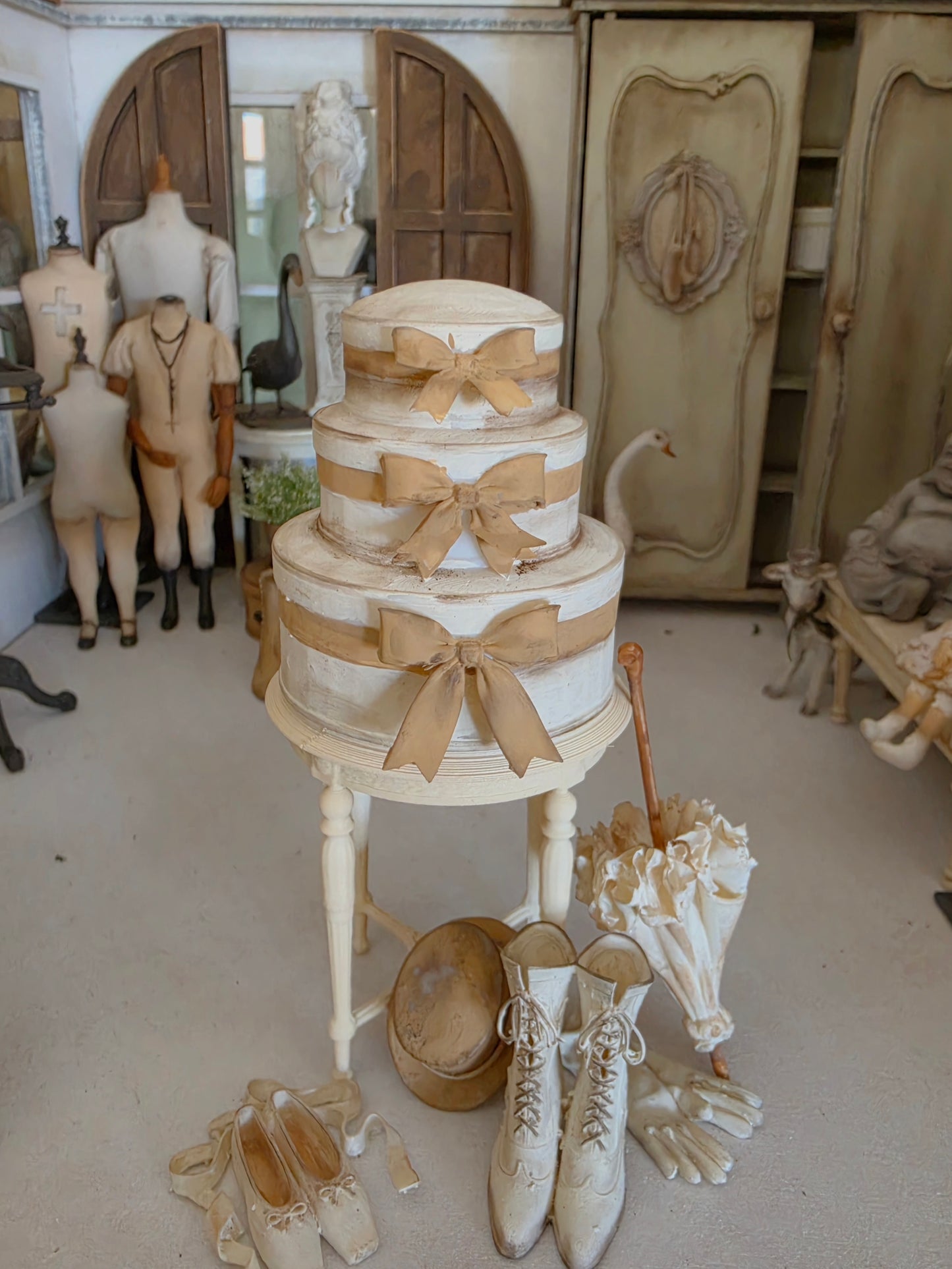 Miniatuur hoedendozen met strikken – brocante stijl