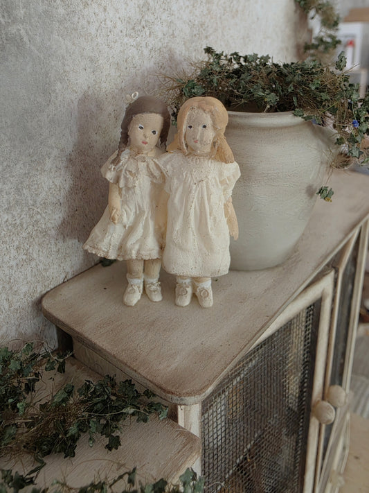 Miniatuur "Kathe Kruse" Popjes, Handgemaakt in Brocante Stijl 1:12
