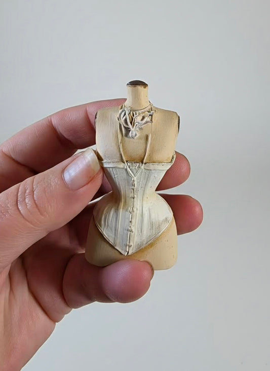 Handbeschilderde Miniatuur Corsetbuste met Corset – Schaal 1:12 – Unieke Franse Atelier Decoratie, poppenhuis, diorama