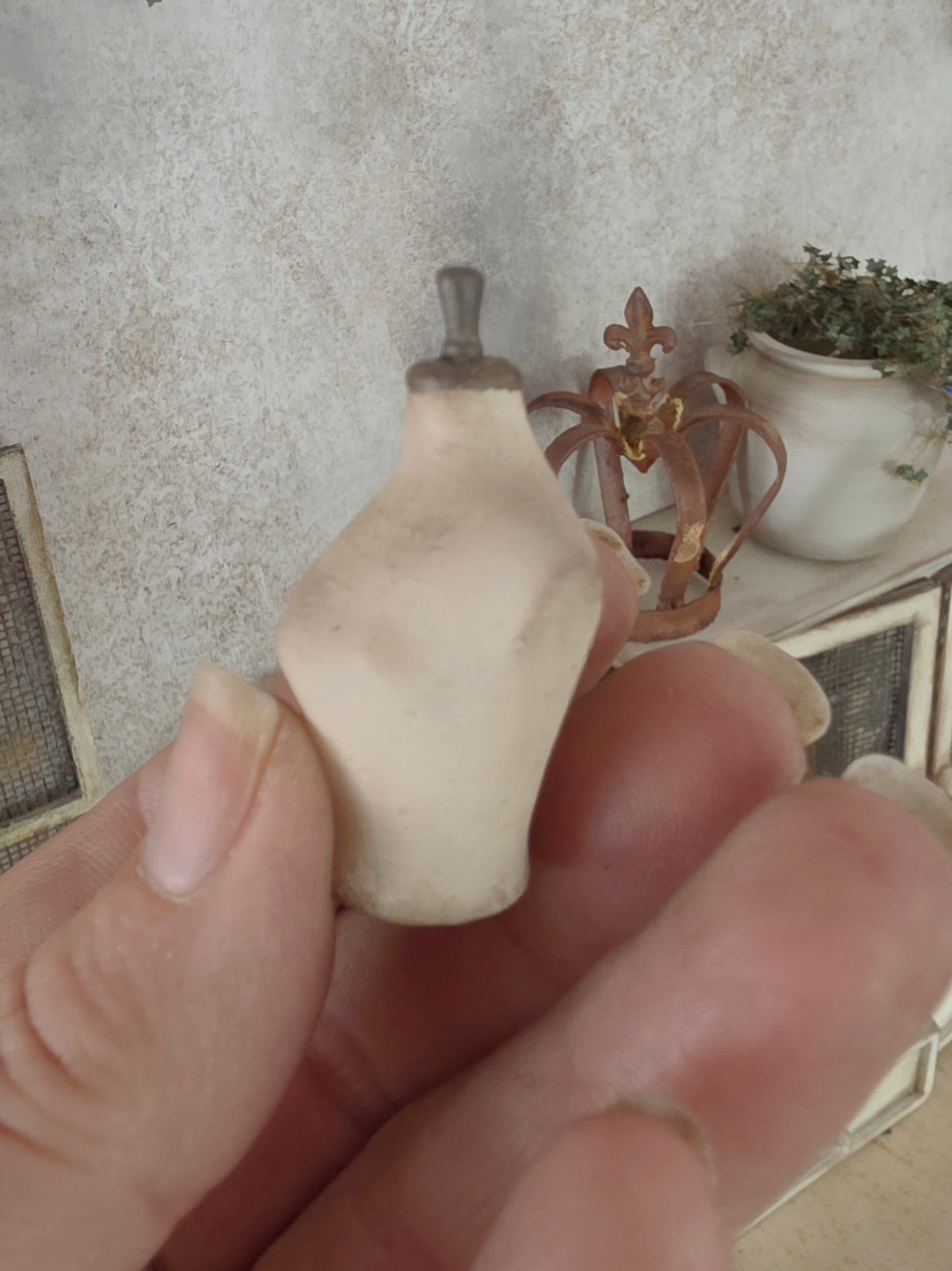 Miniatuur Toonbankbuste met Tekst – Handgemaakt in Brocante Stijl