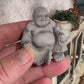 Miniatuur Brocante Boeddha 1:12 | Handgemaakt & Handbeschilderd | Resin Boeddhabeeld | Poppenhuis Decoratie | Brocante Miniatuur