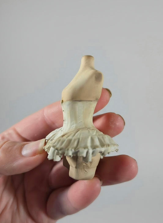 Miniatuur buste met Corset en rok – Schaal 1:12 – Unieke Franse Atelier Decoratie, poppenhuis, diorama