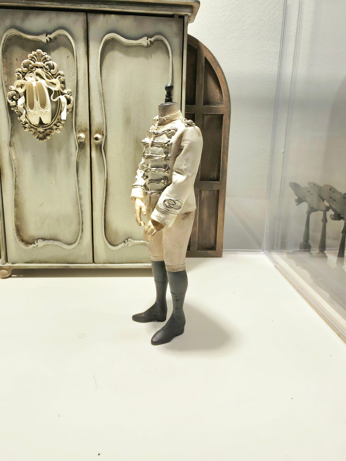 Miniatuur Napoleontisch Uniform op Paspop | Historisch Officierskostuum | Brocante Miniatuur | Handbeschilderd Resin