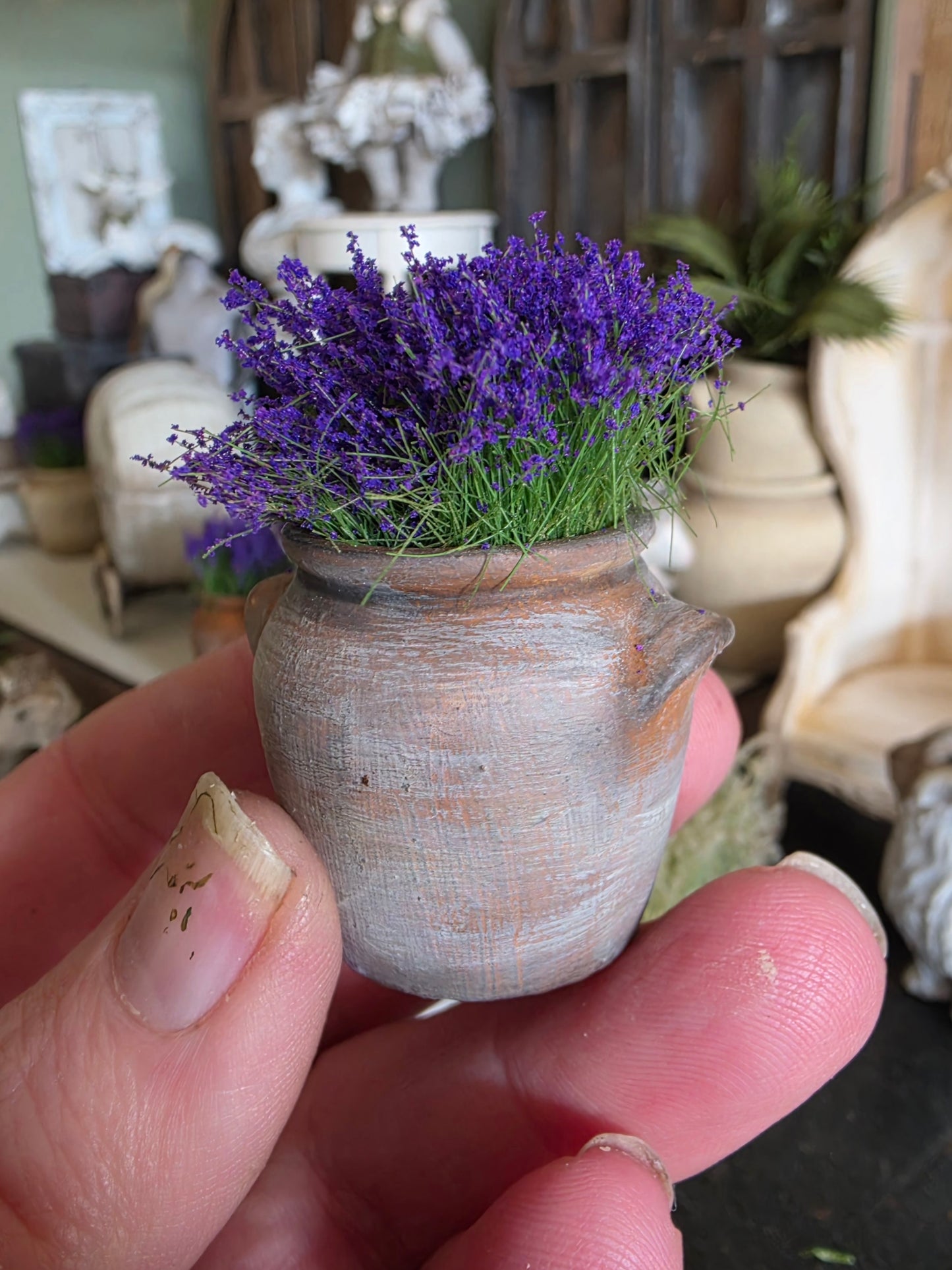 Miniatuur gres pot met lavendel, schaal 1 op 12, poppenhuis, diorama
