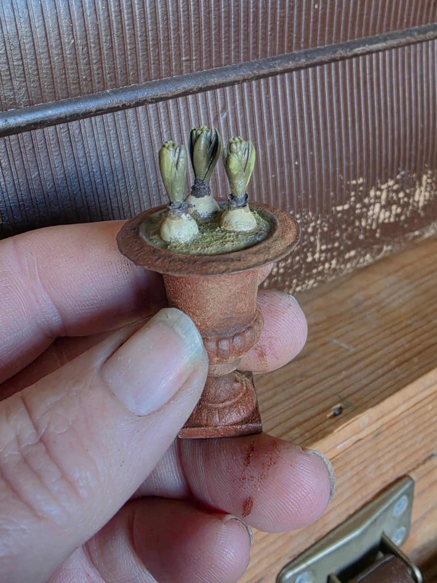 Miniatuur Hyacint in roest vaas, schaal 1 op 12, poppenhuis, diorama