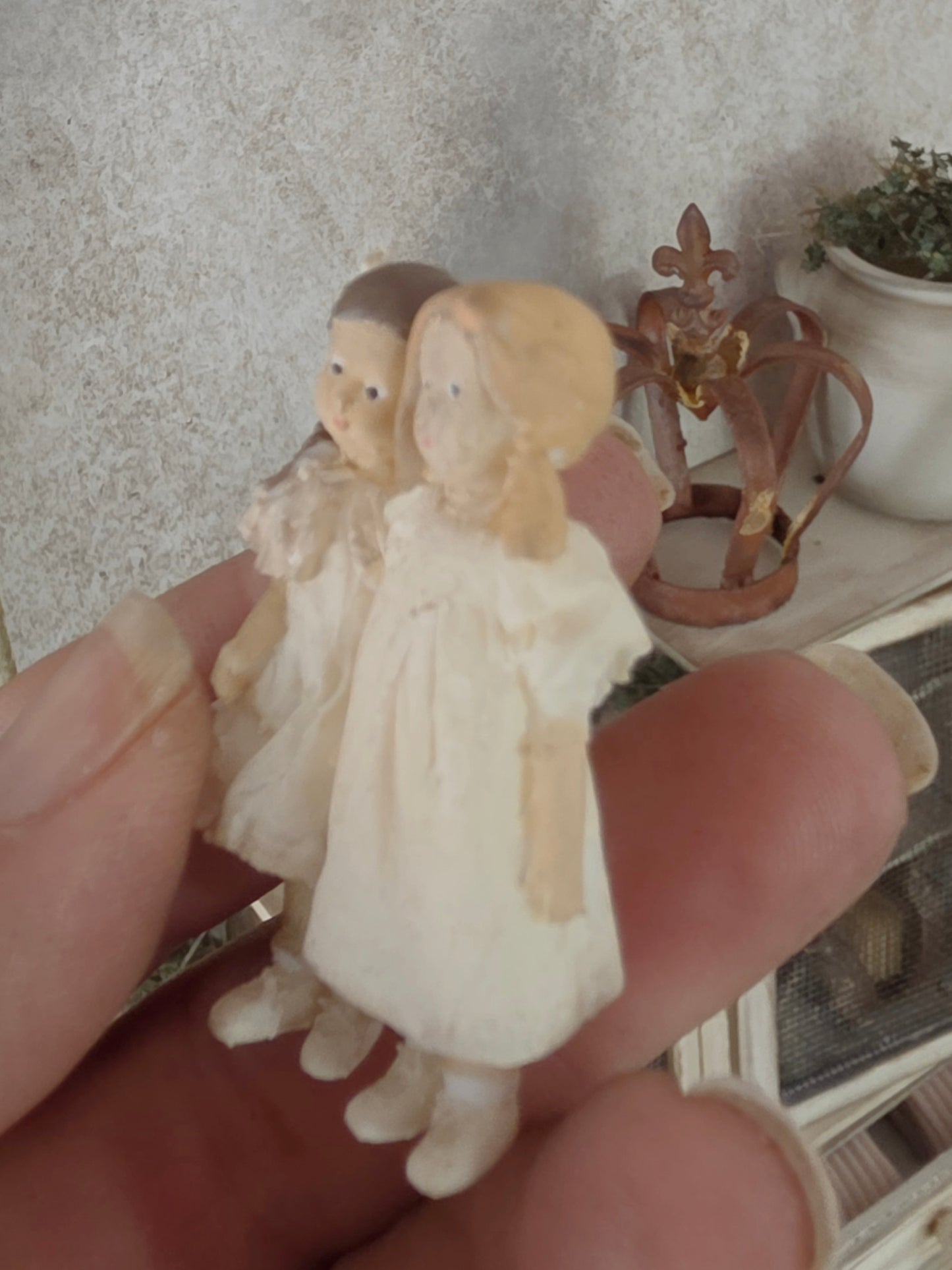 Miniatuur "Käthe Kruse" Popjes – Handgemaakt in Brocante Stijl 1:12