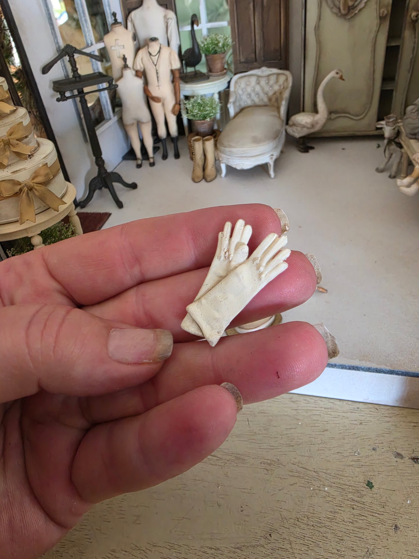 Miniatuur Elegante Handschoenen – Victoriaanse Brocante Luxe