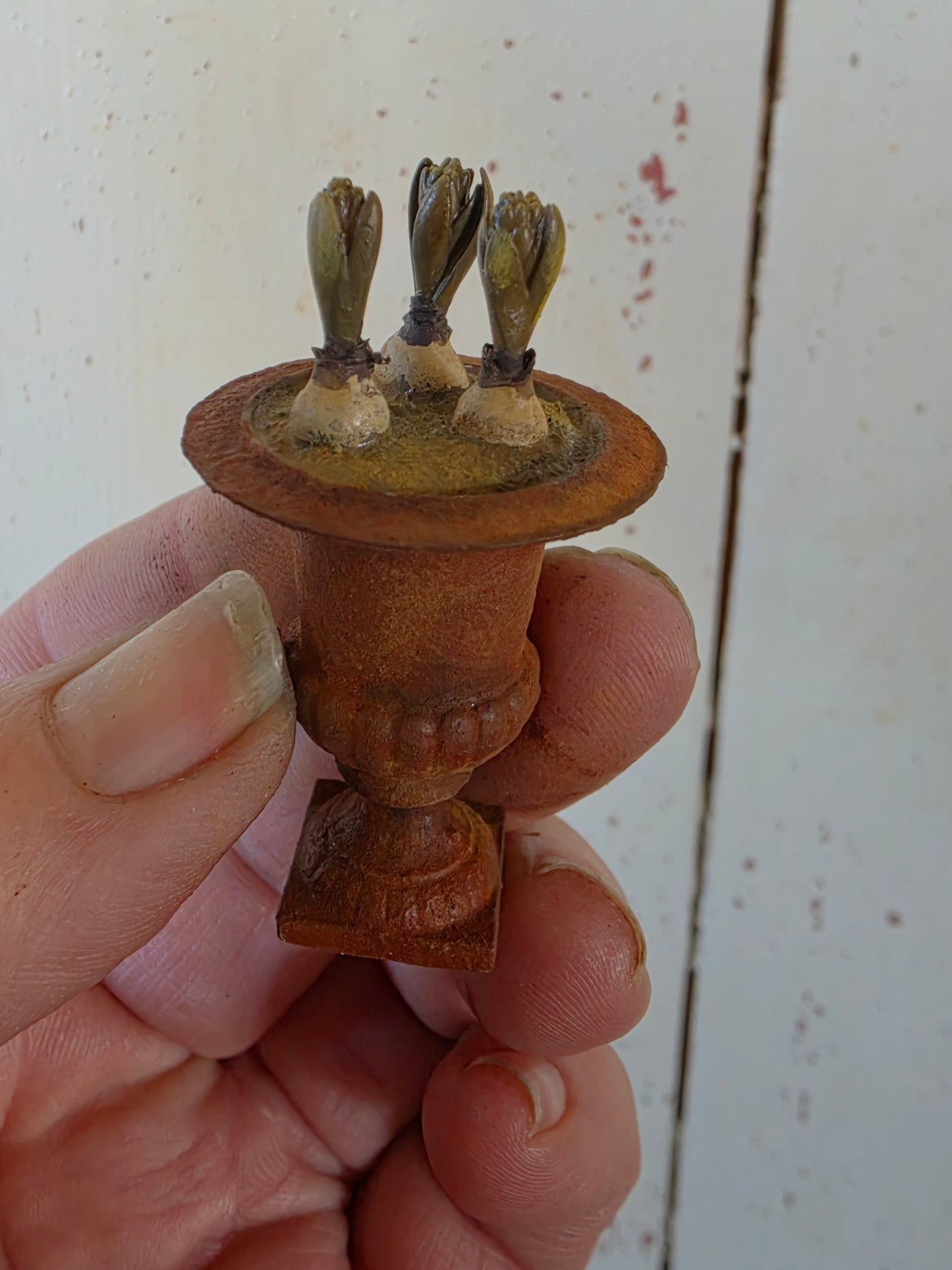 Miniatuur Hyacint in roest vaas, schaal 1 op 12, poppenhuis, diorama