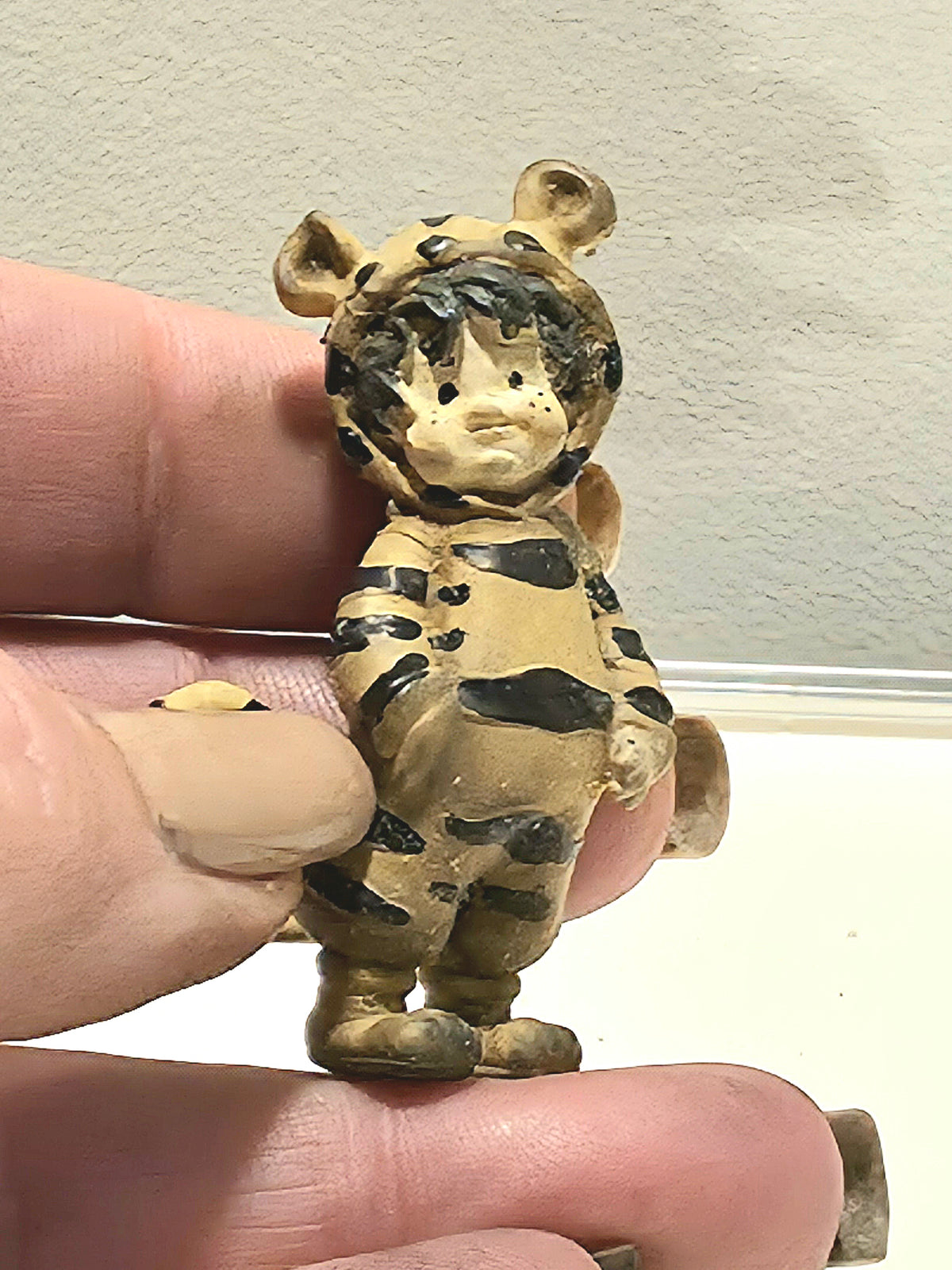 Miniatuur Popje in Tijgerpak | Vintage Doll in Tiger Costume | Brocante Miniatuur | Handbeschilderd Resin