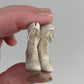 Miniatuur Victoriaanse Schoentjes in Twee Kleuren – Elegantie uit Vervlogen Tijden