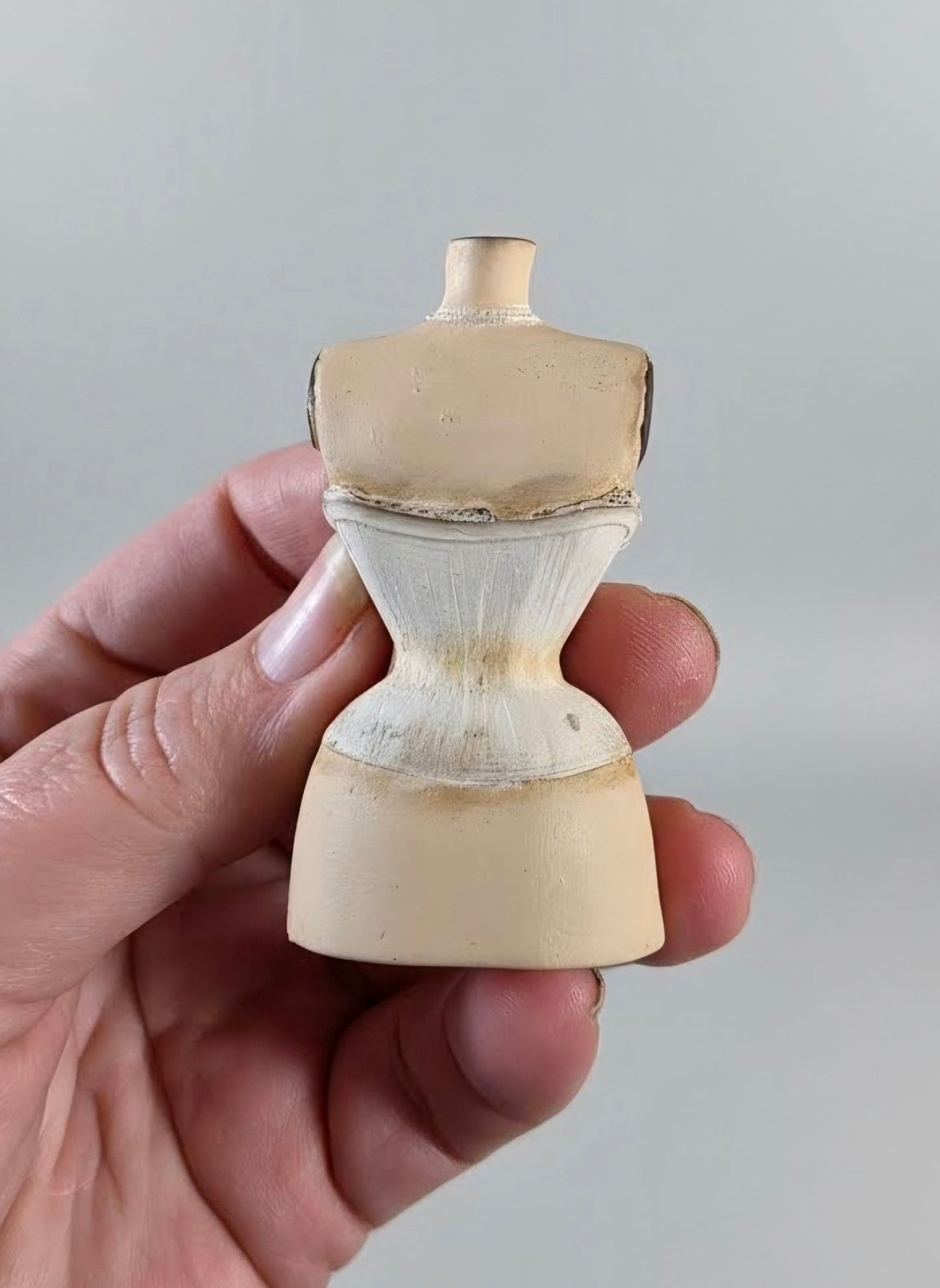 Handbeschilderde Miniatuur Corsetbuste met Corset – Schaal 1:12 – Unieke Franse Atelier Decoratie, poppenhuis, diorama