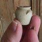 Miniatuur Franse Grès Pot 1:12 – Handbeschilderde Vintage Pot – Dollhouse Keuken Pot – Franse Landelijke Miniatuur – Resin Potje
