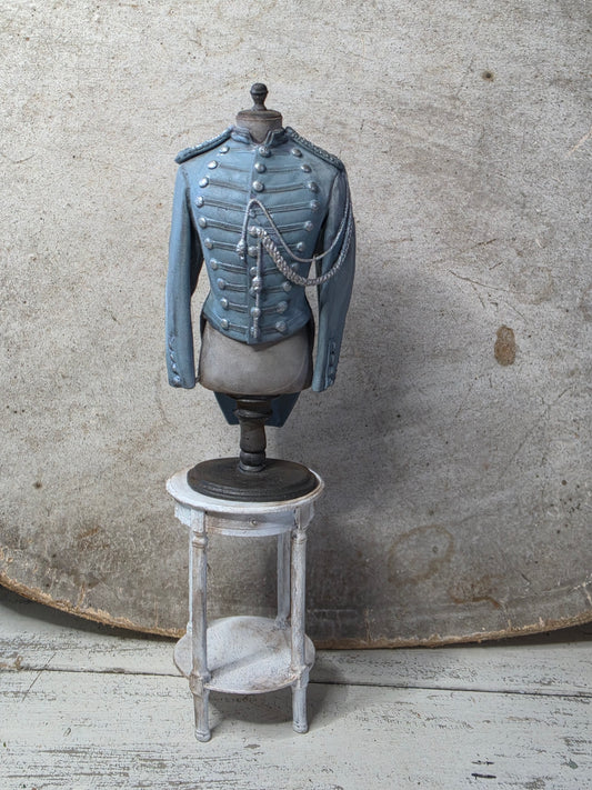 Handbeschilderde Miniatuur buste met uniform – Schaal 1:12 – Unieke Franse Atelier Decoratie, poppenhuis, diorama